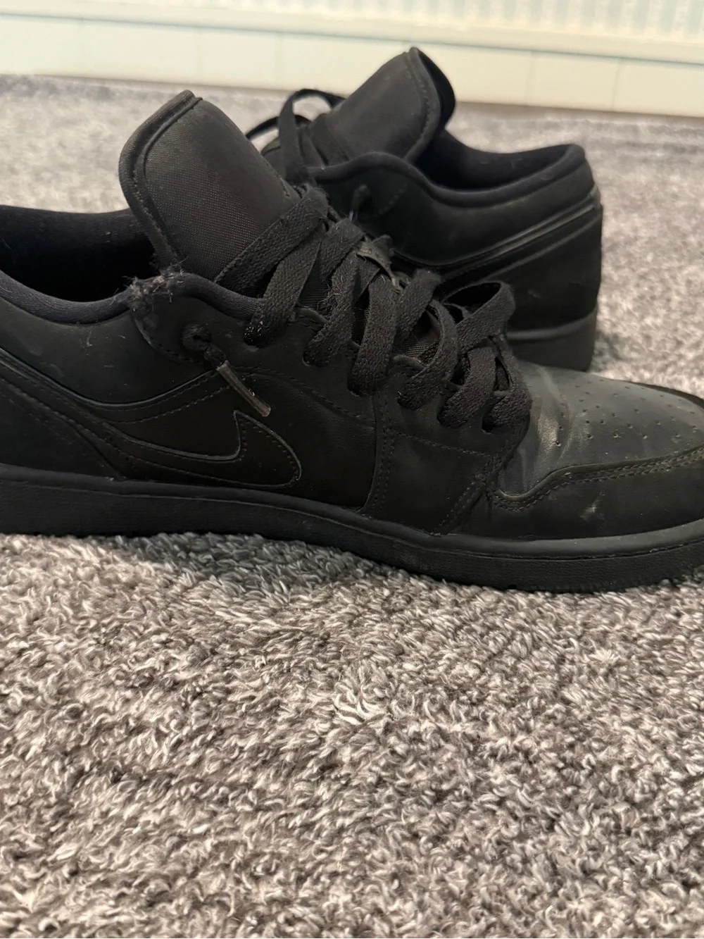 Nike Men's Low-Top Black Leather Sneakers